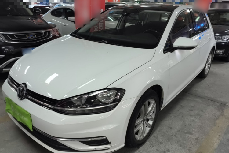 Volkswagen Golf 2018 car image #2