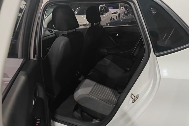 Volkswagen Polo 2019 car image #17