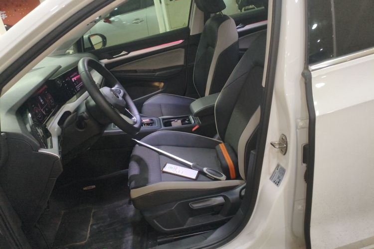 Volkswagen Golf 2022 صورة سيارة #15