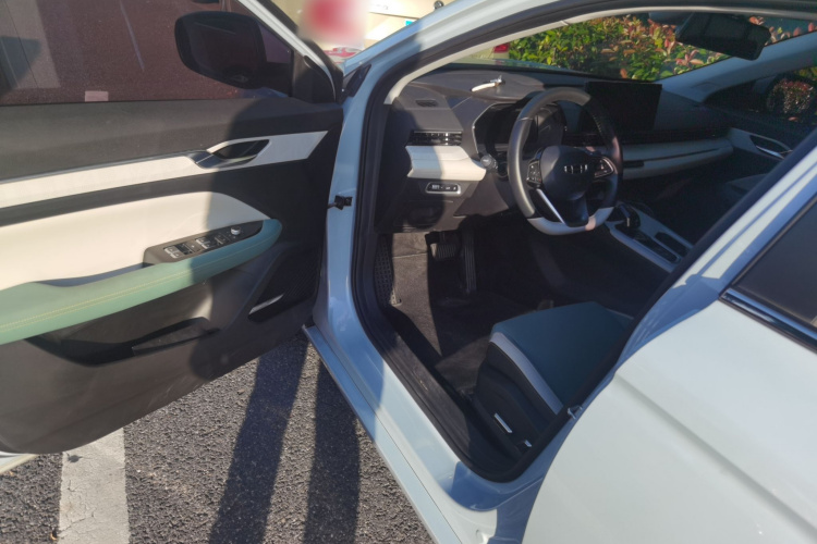 GEELY Emgrand L HiP 2022 car image #13