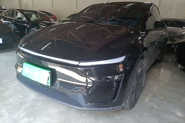 Tesla Model Y 2026 car image #2