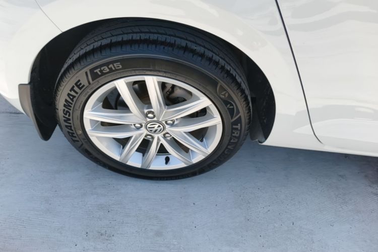Volkswagen Golf 2019 car image #10