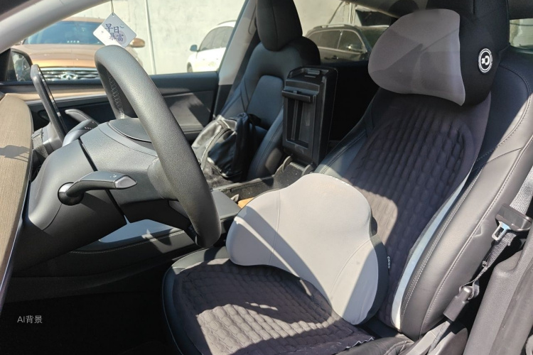 Tesla Model Y 2023 immagine di auto #17