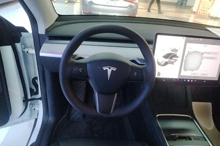 Tesla Model Y 2023 #15 Tesla Model Y 2023 car image #15