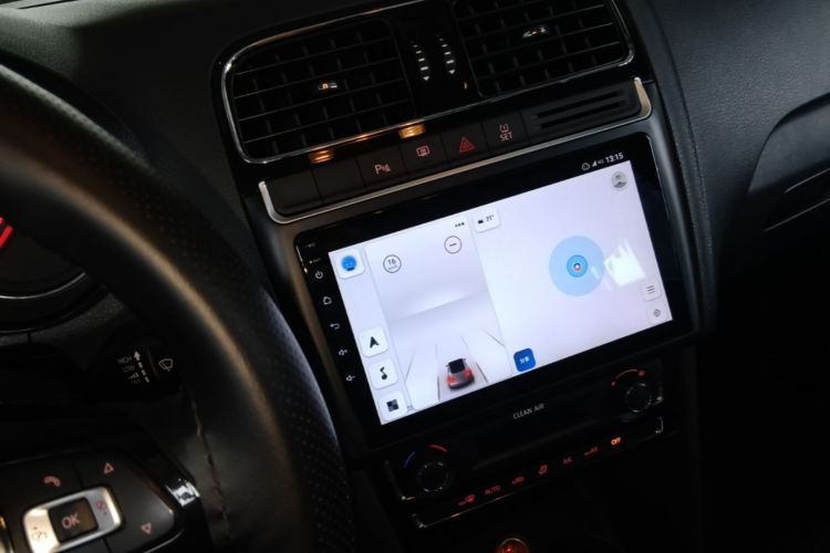 Volkswagen Polo 2017 car image #13