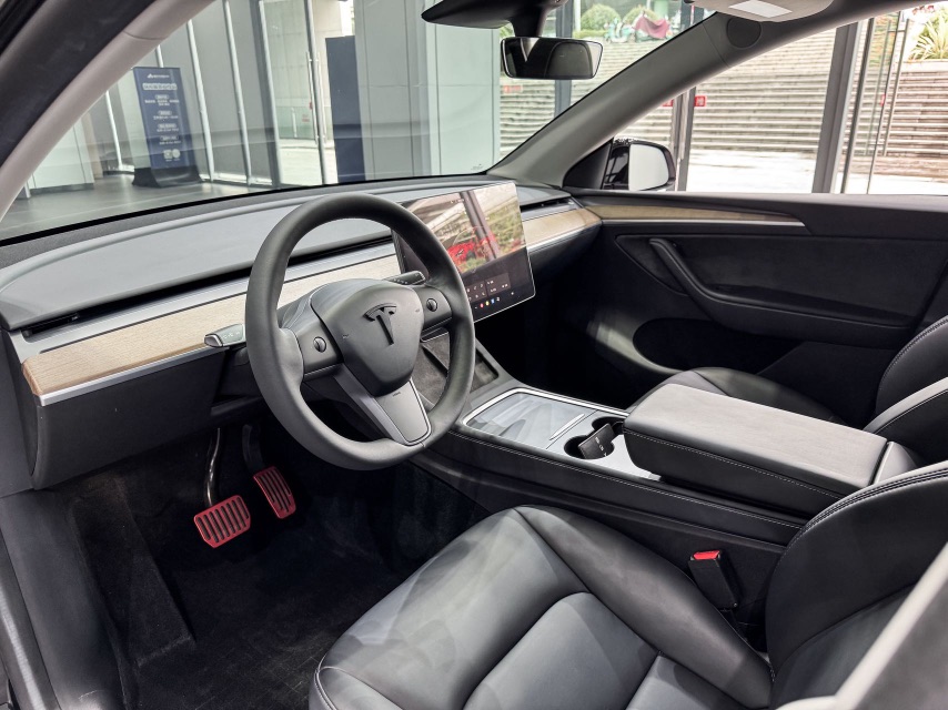 Tesla Model Y 2022 car image #7