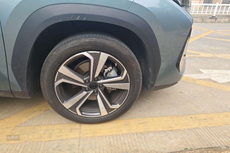 GEELY Boyue L 2025 car image #9