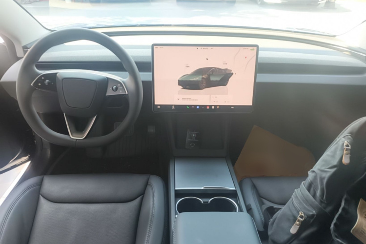 Tesla Model 3 2026 car image #10