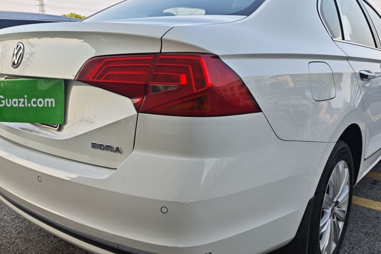 Volkswagen Bora 2016 car image #6