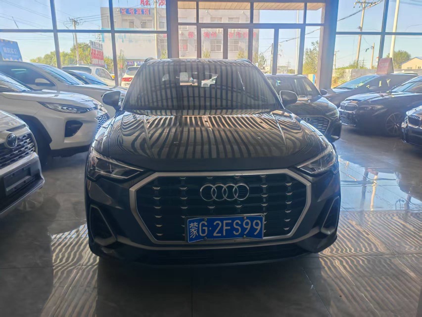 Audi Q3 2023 immagine di auto #2