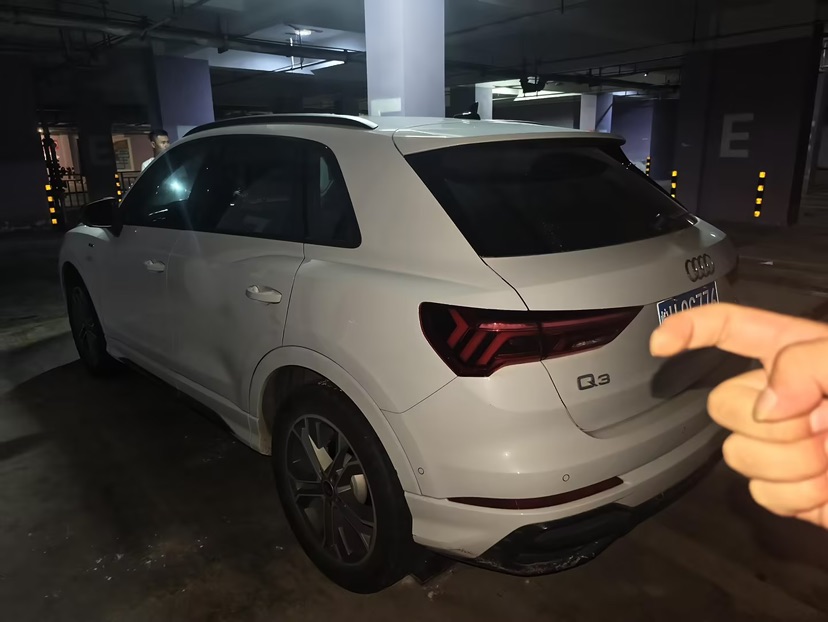 Audi Q3 2023 car image #3