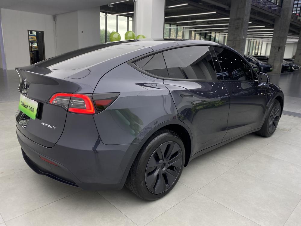 Tesla Model Y 2025 #7 Tesla Model Y 2025 car image #7