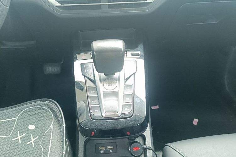 BYD Yuan New Energy 2019 immagine di auto #14