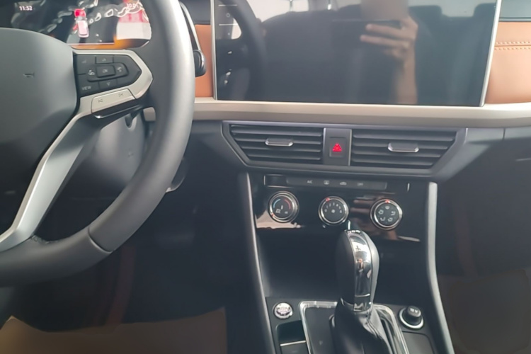 Volkswagen Bora 2025 car image #10