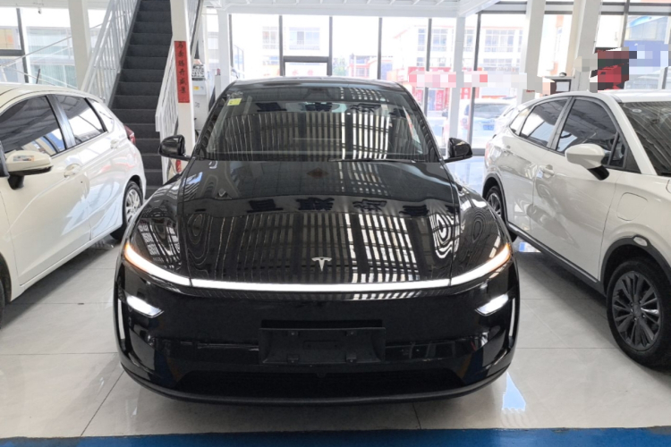 Tesla Model Y 2025 #3 Tesla Model Y 2025 car image #3