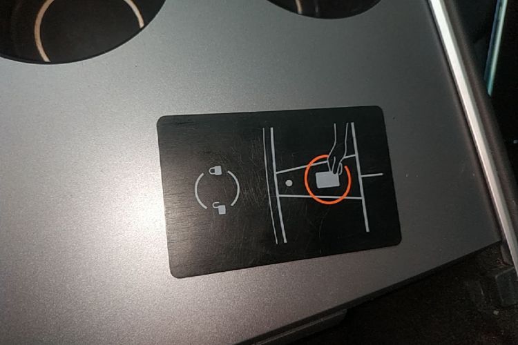 Tesla Model Y 2021 car image #9