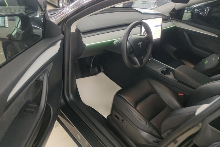 Tesla Model Y 2024 #16 Tesla Model Y 2024 car image #16