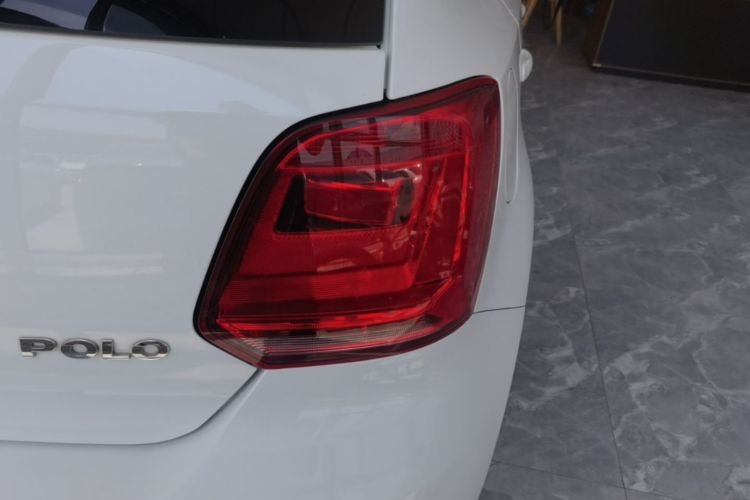 Volkswagen Polo 2016 car image #8