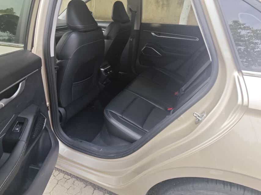 GEELY Emgrand 2021 car image #6