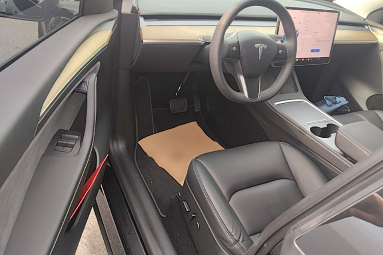 Tesla Model Y 2023 #12 Tesla Model Y 2023 car image #12