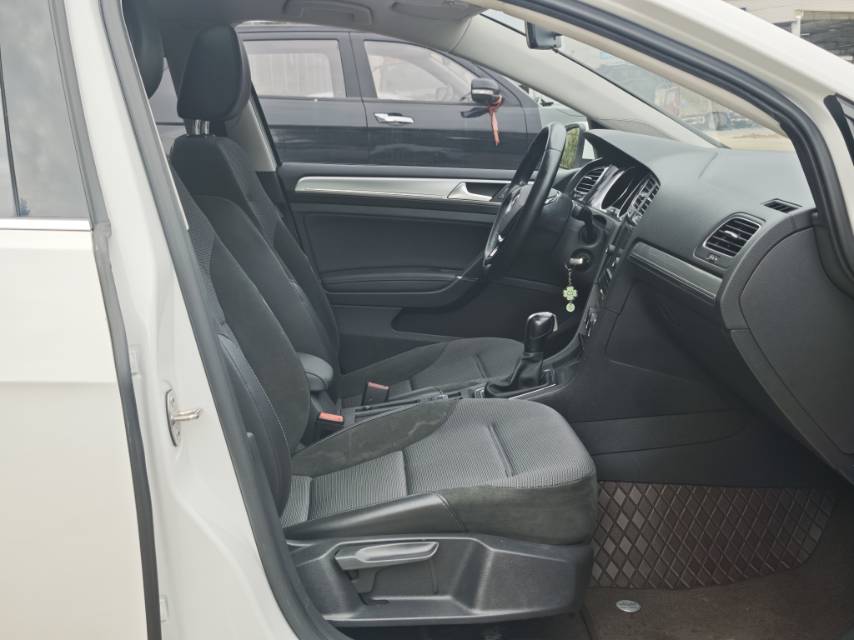 Volkswagen Golf 2018 car image #7