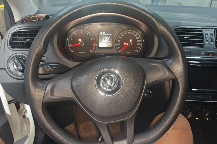 Volkswagen Polo 2015 #11 Volkswagen Polo 2015 car image #11
