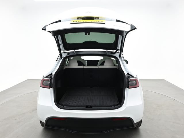 Tesla Model Y 2024 imagen de coche #8
