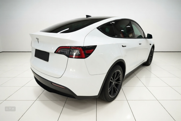 Tesla Model Y 2024 #7 Tesla Model Y 2024 car image #7