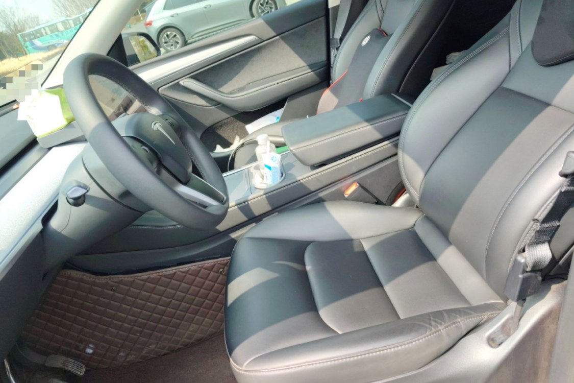 Tesla Model Y 2024 car image #20