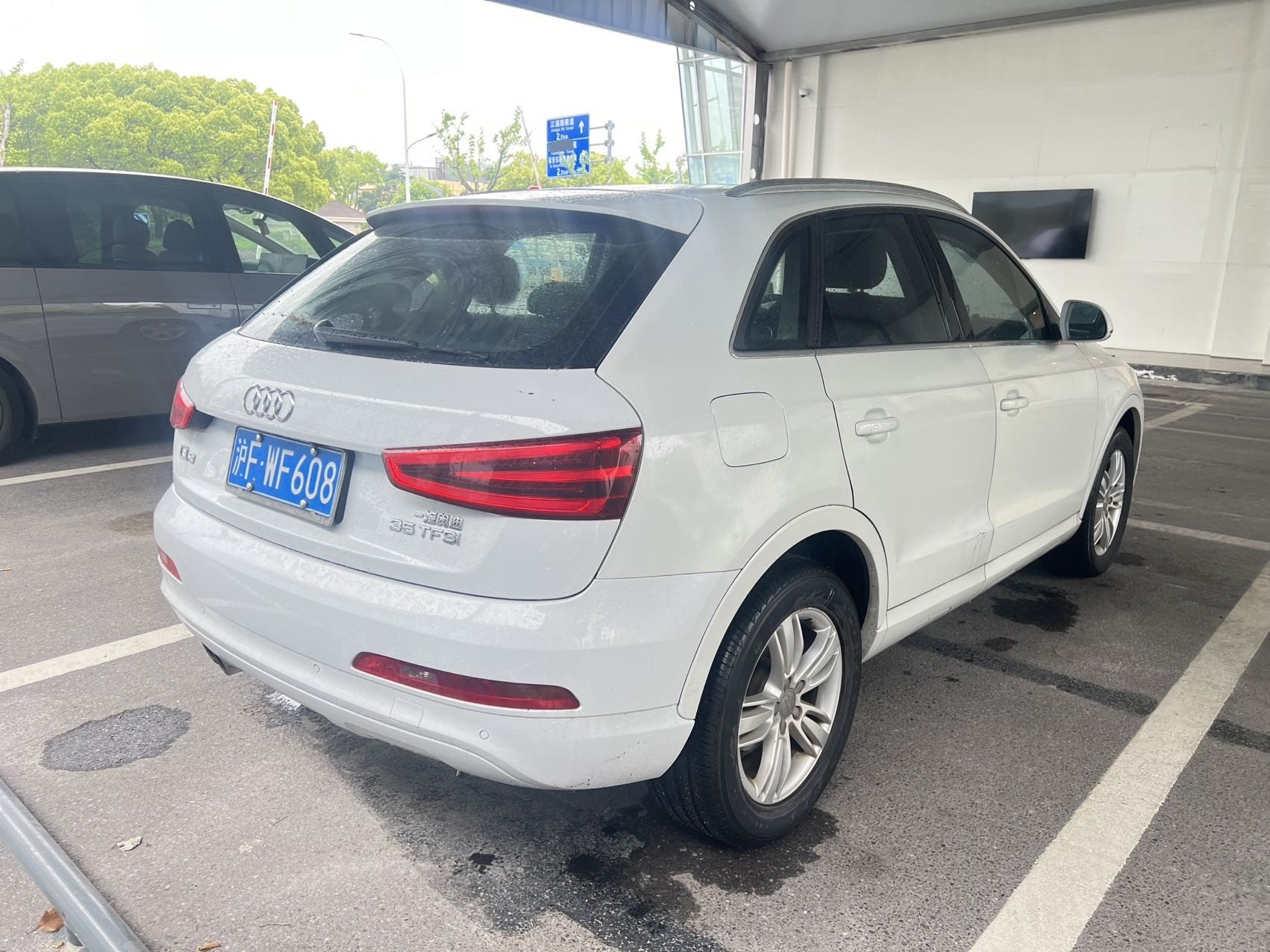 Audi Q3 2023 car image #3