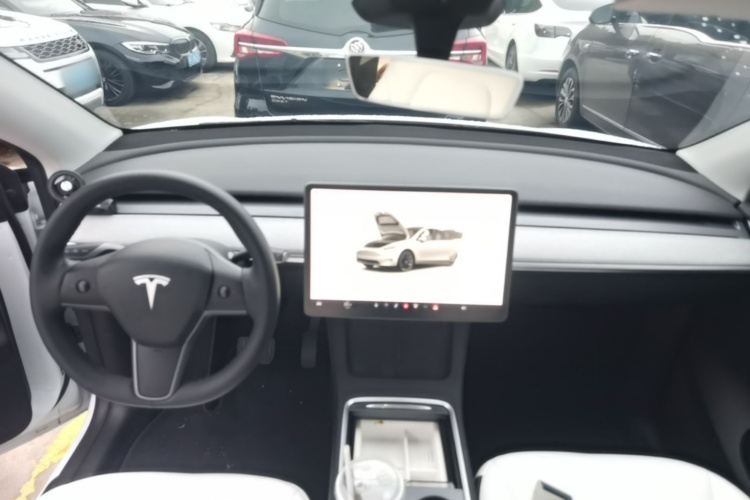 Tesla Model Y 2024 car image #10