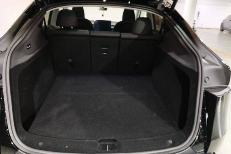 Tesla Model Y 2025 #19 Tesla Model Y 2025 car image #19