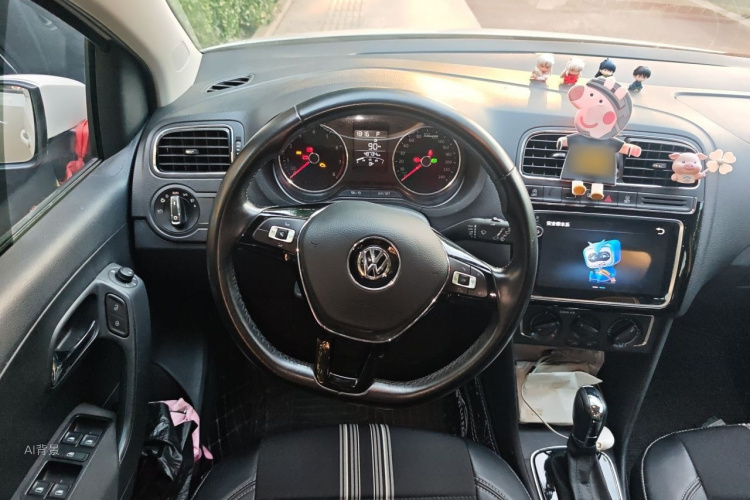 Volkswagen Polo 2019 car image #12