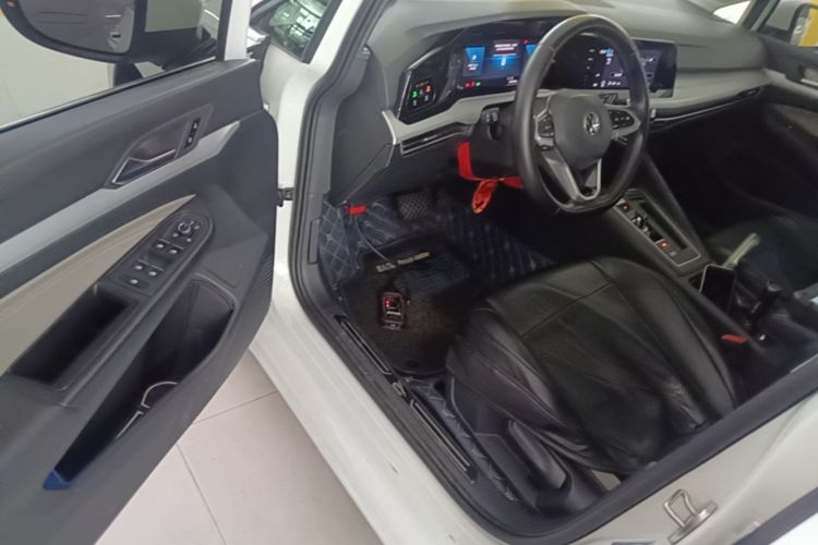 Volkswagen Golf 2021 car image #16