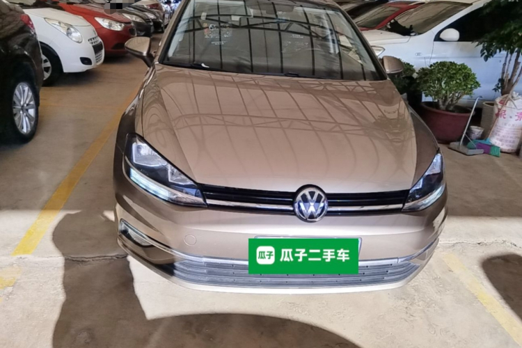 Volkswagen Golf 2018 car image #3