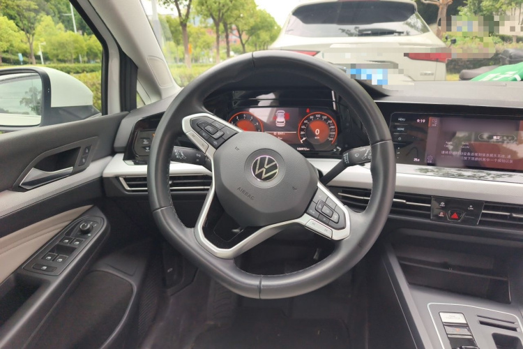 Volkswagen Golf 2022 car image #11