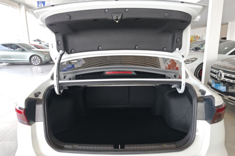 GEELY Emgrand 2025 image de voiture #19