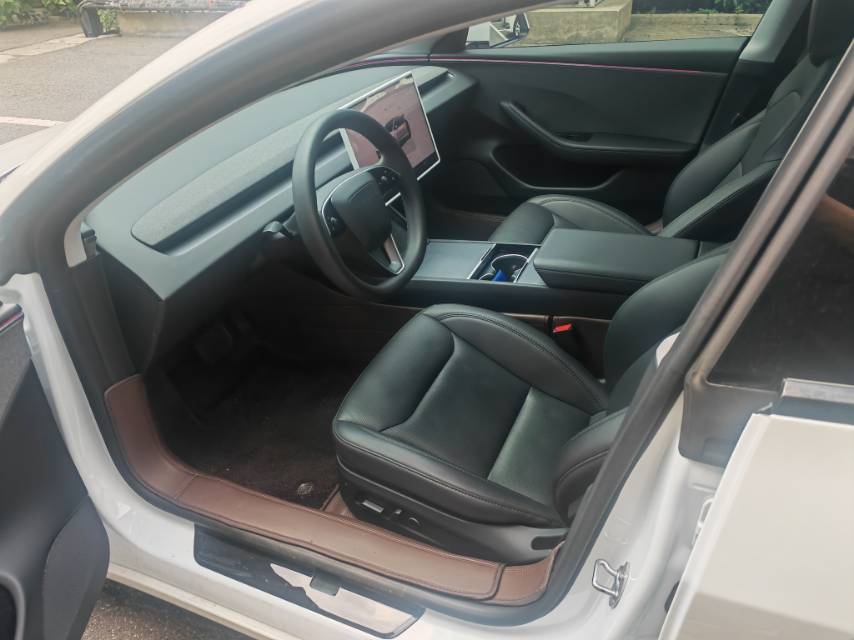 Tesla Model 3 2025 car image #2