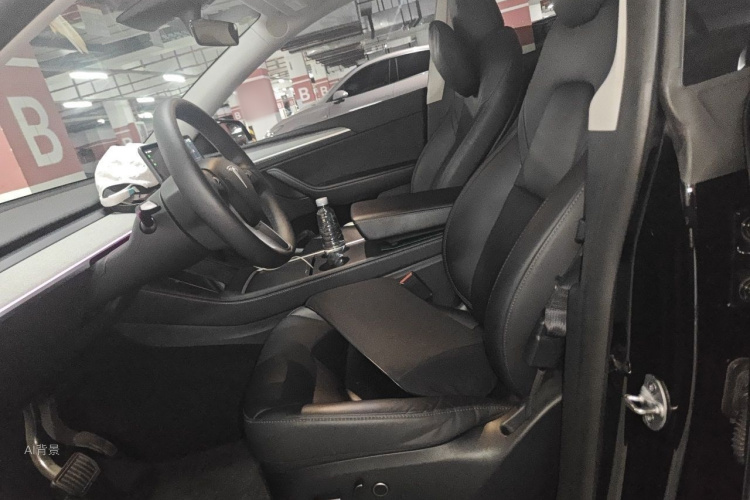 Tesla Model Y 2023 صورة سيارة #17