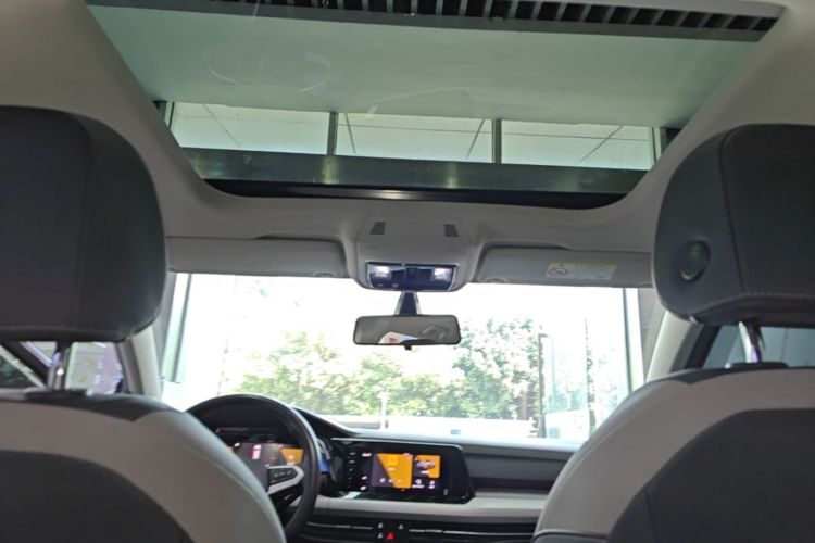 Volkswagen Golf 2021 car image #18