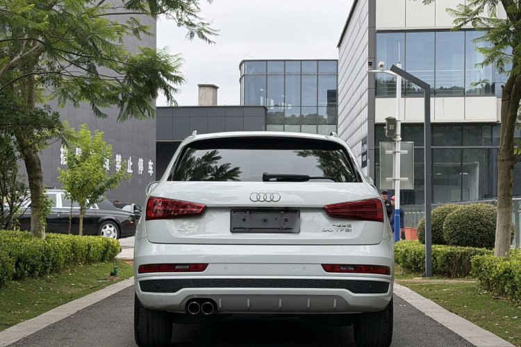 Audi Q3 2019 car image #6