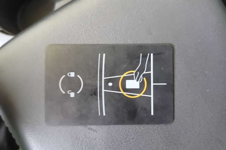 Tesla Model 3 2020 car image #9