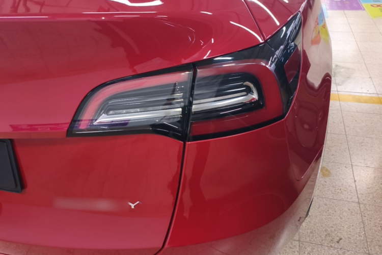 Tesla Model Y 2023 car image #8