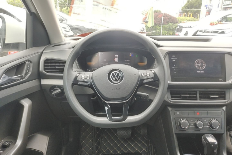 Volkswagen T-Cross 2025 #15 Volkswagen T-Cross 2025 car image #15