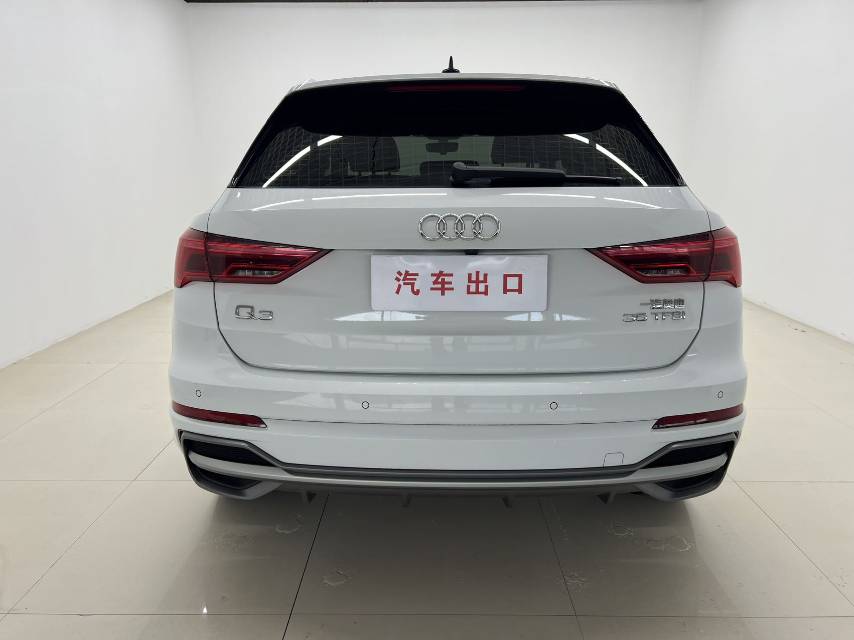 Audi Q3 2022 car image #5