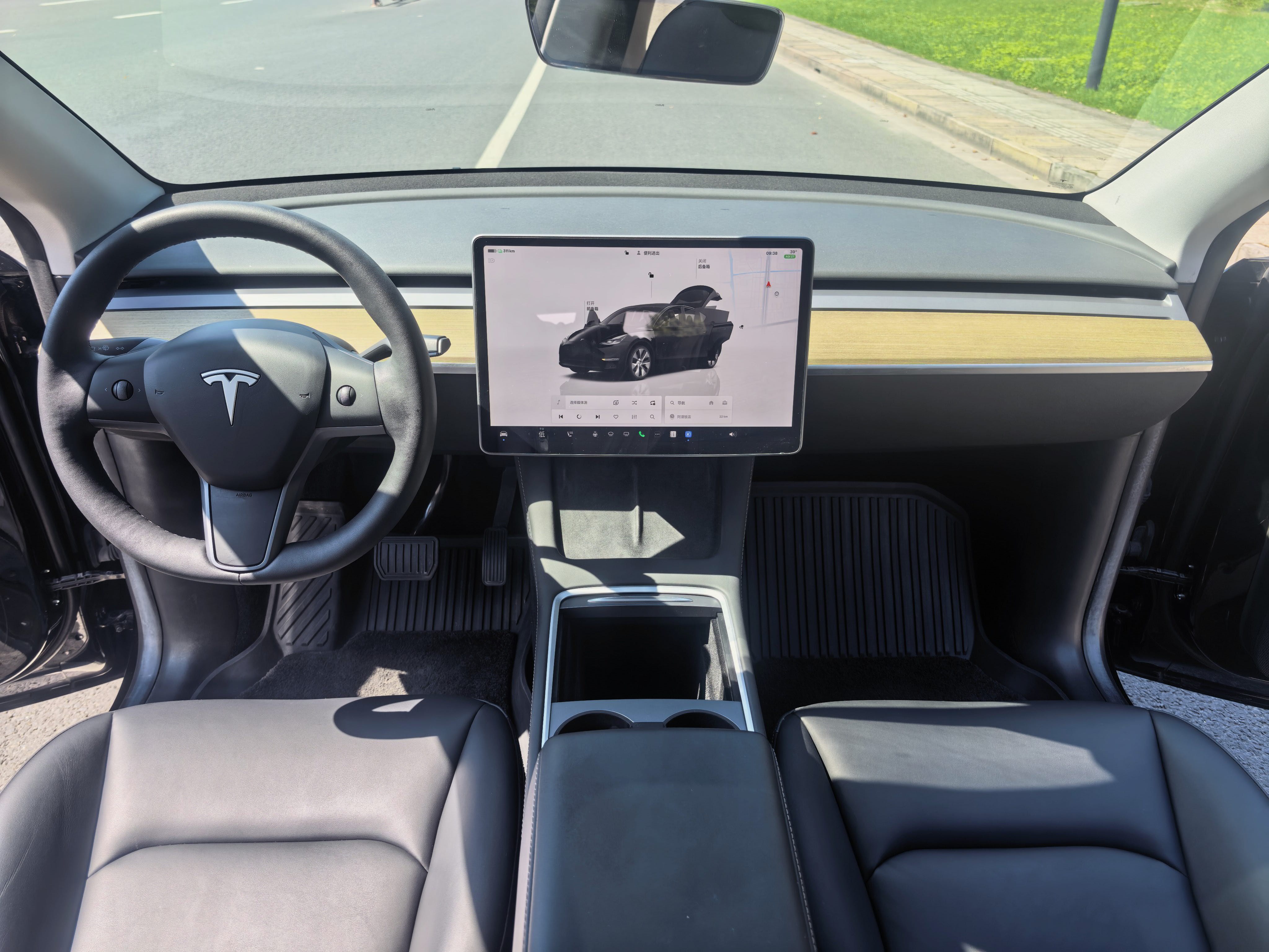 Tesla Model Y 2023 #5 Tesla Model Y 2023 car image #5