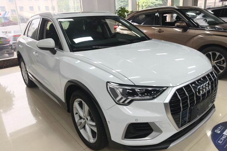 Audi Q3 2020 car image #4