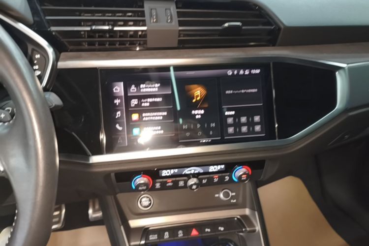 Audi Q3 2022 car image #17