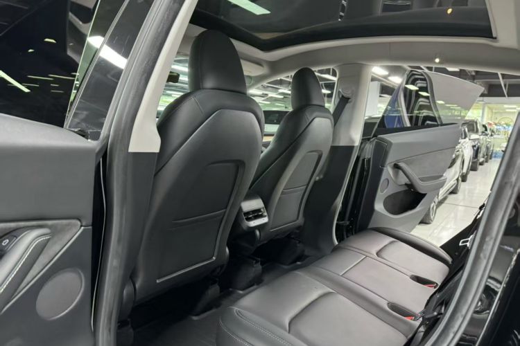 Tesla Model Y 2023 #13 Tesla Model Y 2023 car image #13