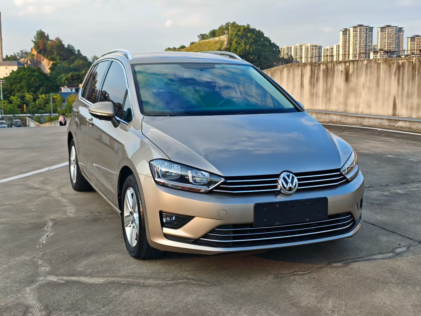 Volkswagen Golf Sportsvan 2018 صورة سيارة #3